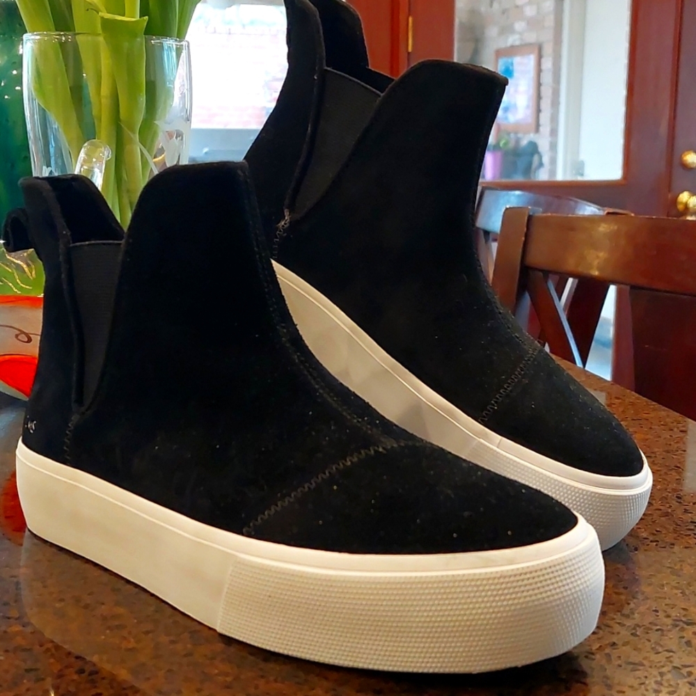 Womans Tom High Top Black Size 7 New   Pull Up